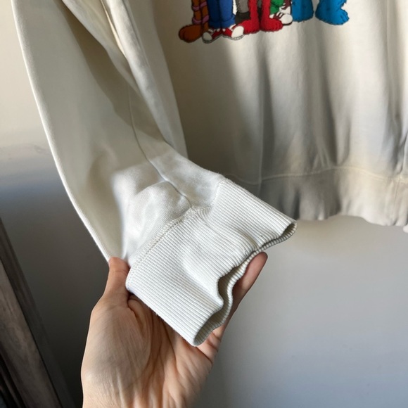 Uniqlo X KAWS Sesame Street hoodie Medium - Picture 5 of 8